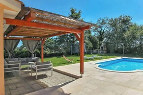 Villa Simac With Pool and Whirlpool