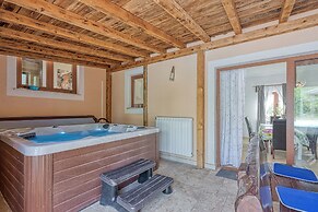 Villa Simac With Pool and Whirlpool
