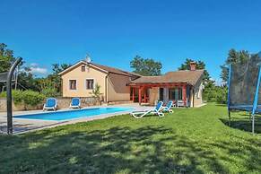 Villa Simac With Pool and Whirlpool