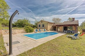 Villa Simac With Pool and Whirlpool