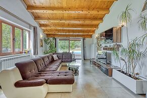 Villa Simac With Pool and Whirlpool
