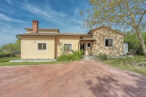 Villa Simac With Pool and Whirlpool