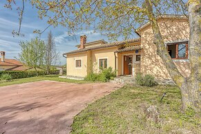 Villa Simac With Pool and Whirlpool