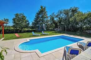 Villa Simac With Pool and Whirlpool