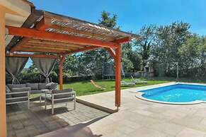 Villa Simac With Pool and Whirlpool