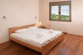 City View Apartment in Volos