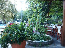 Heliodora Deluxe Triple Room 6