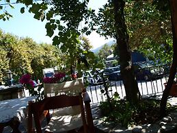 Heliodora Deluxe Triple Room 6