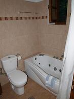 Heliodora Deluxe Triple Room 6