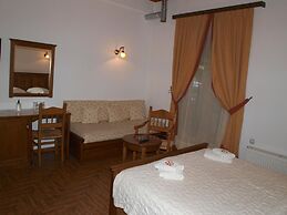 Heliodora Comfort Triple Room 2