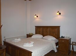 Heliodora Comfort Triple Room 2