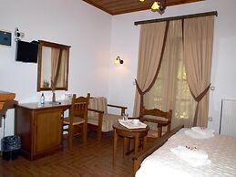 Heliodora Deluxe Triple Room 3