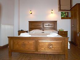 Heliodora Deluxe Triple Room 3