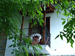 Heliodora Deluxe Triple Room 3