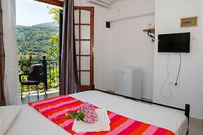 Paradeisos Double Room With Balcony 2