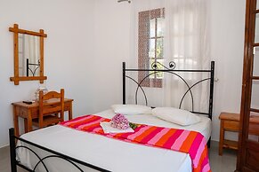 Paradeisos Double Room With Balcony 2