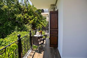 Paradeisos Double Room With Balcony 2