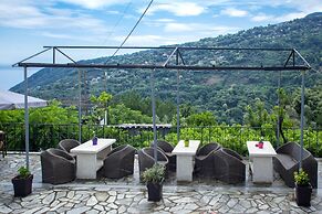 Paradeisos Double Room With Balcony 2