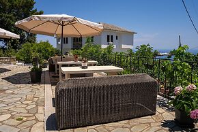 Paradeisos Double Room With Balcony 2