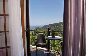 Paradeisos Double Room With Balcony 2