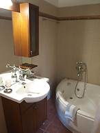 Heliodora Luxury Triple Room 4