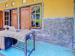 SPOT ON 92399 Hotel Sekar Jagat Near Pantai Baluk Rening