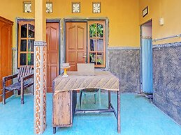 SPOT ON 92399 Hotel Sekar Jagat Near Pantai Baluk Rening