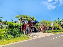 SPOT ON 92399 Hotel Sekar Jagat Near Pantai Baluk Rening