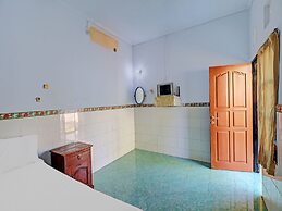 SPOT ON 92399 Hotel Sekar Jagat Near Pantai Baluk Rening