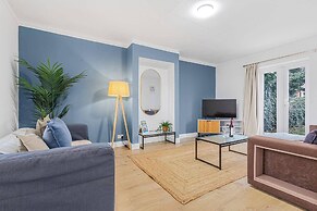 Spacious 3-bed House With car Park Near Heathrow