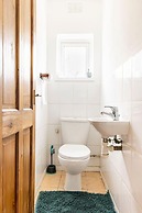 Spacious 3-bed House With car Park Near Heathrow