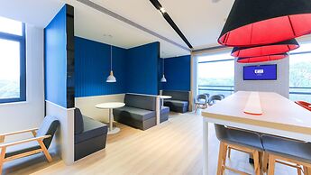 Holiday Inn Express Shanghai Pudong Airport by IHG