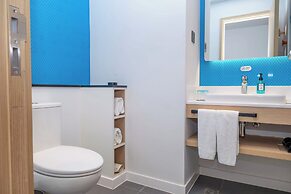 Holiday Inn Express Shanghai Pudong Airport by IHG