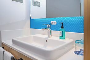 Holiday Inn Express Shanghai Pudong Airport by IHG