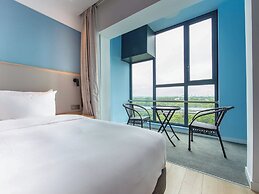 Holiday Inn Express Shanghai Pudong Airport by IHG
