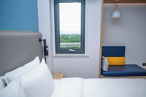 Holiday Inn Express Shanghai Pudong Airport by IHG