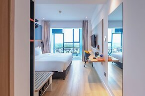 Holiday Inn Express Shanghai Pudong Airport by IHG