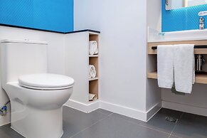 Holiday Inn Express Shanghai Pudong Airport by IHG