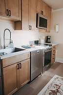 Goldsmith's Riverfront Inn