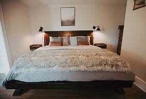 Goldsmith's Riverfront Inn