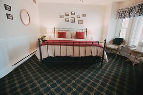 Goldsmith's Riverfront Inn