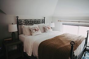 Goldsmith's Riverfront Inn