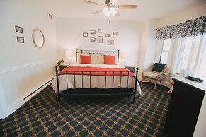 Goldsmith's Riverfront Inn