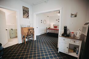 Goldsmith's Riverfront Inn