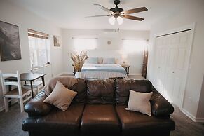 Goldsmith's Riverfront Inn