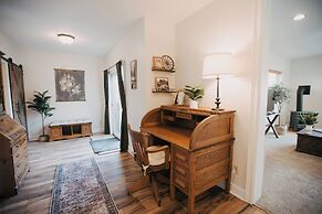 Goldsmith's Riverfront Inn