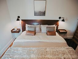 Goldsmith's Riverfront Inn