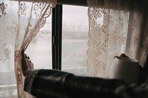 Goldsmith's Riverfront Inn