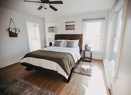 Goldsmith's Riverfront Inn