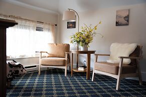 Goldsmith's Riverfront Inn